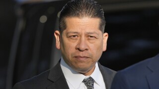 ex oficial de policía escolar de Uvalde Adrian Gonzales