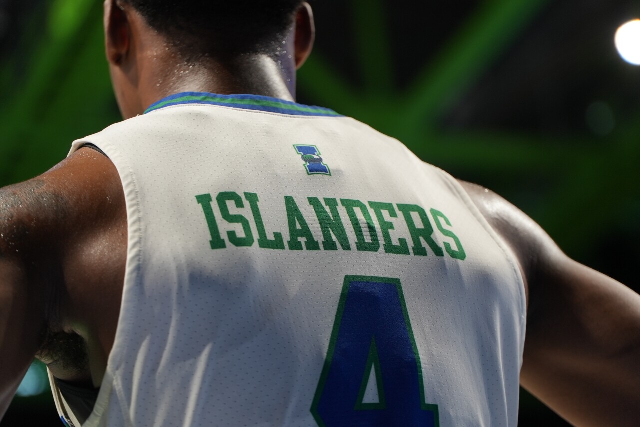 Islanders men's basketball