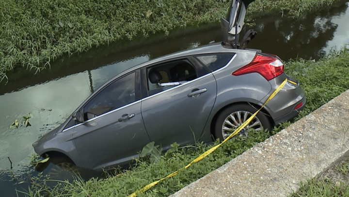 St. Pete residents left to clean up after recent flooding