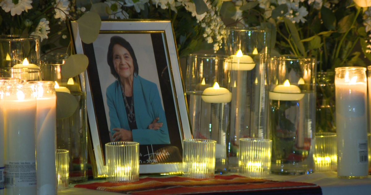 Candlelight vigil at Phoenix City Hall honors Dolores Huerta
