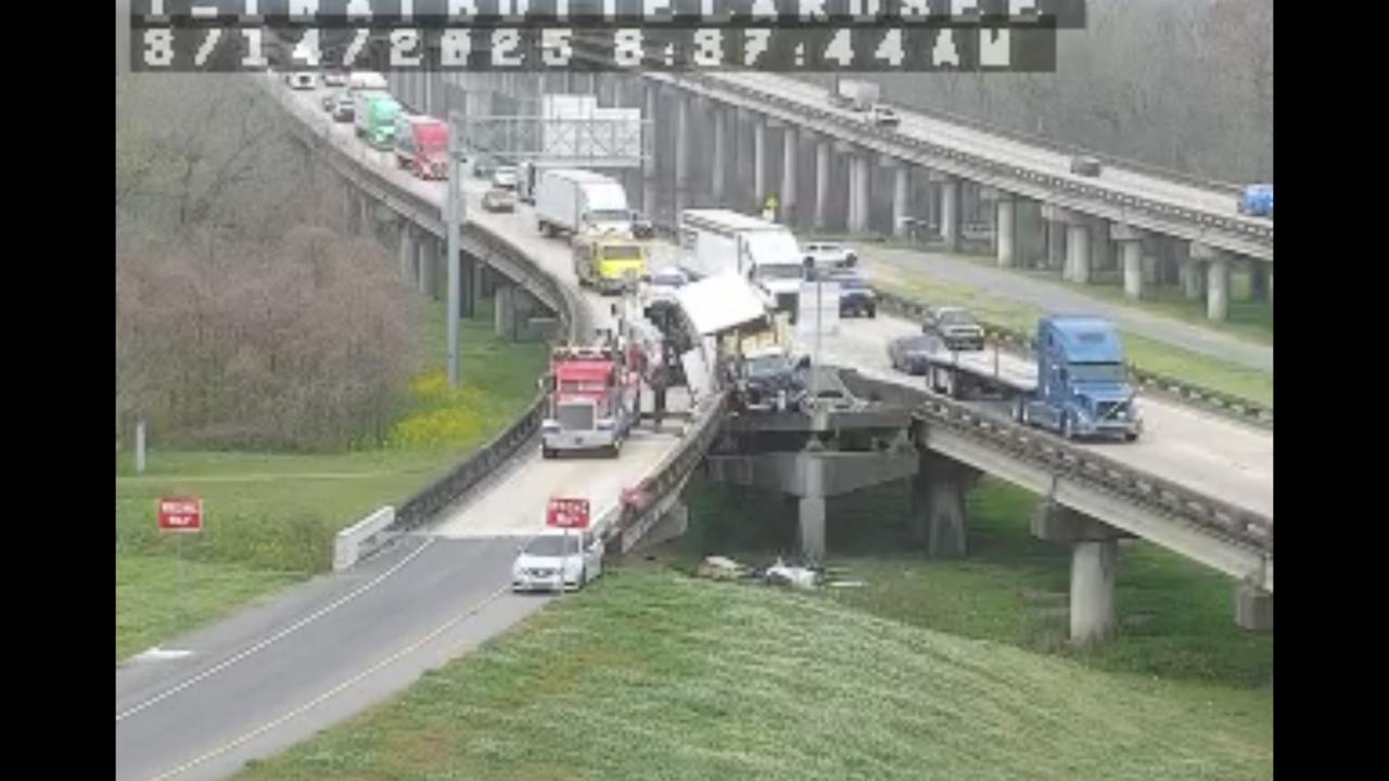 Tractor-trailer crash blocks I-10 exit ramp at Butte La