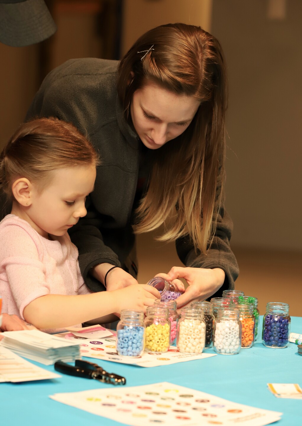 Beech_Acres_making_bracelet.jpg