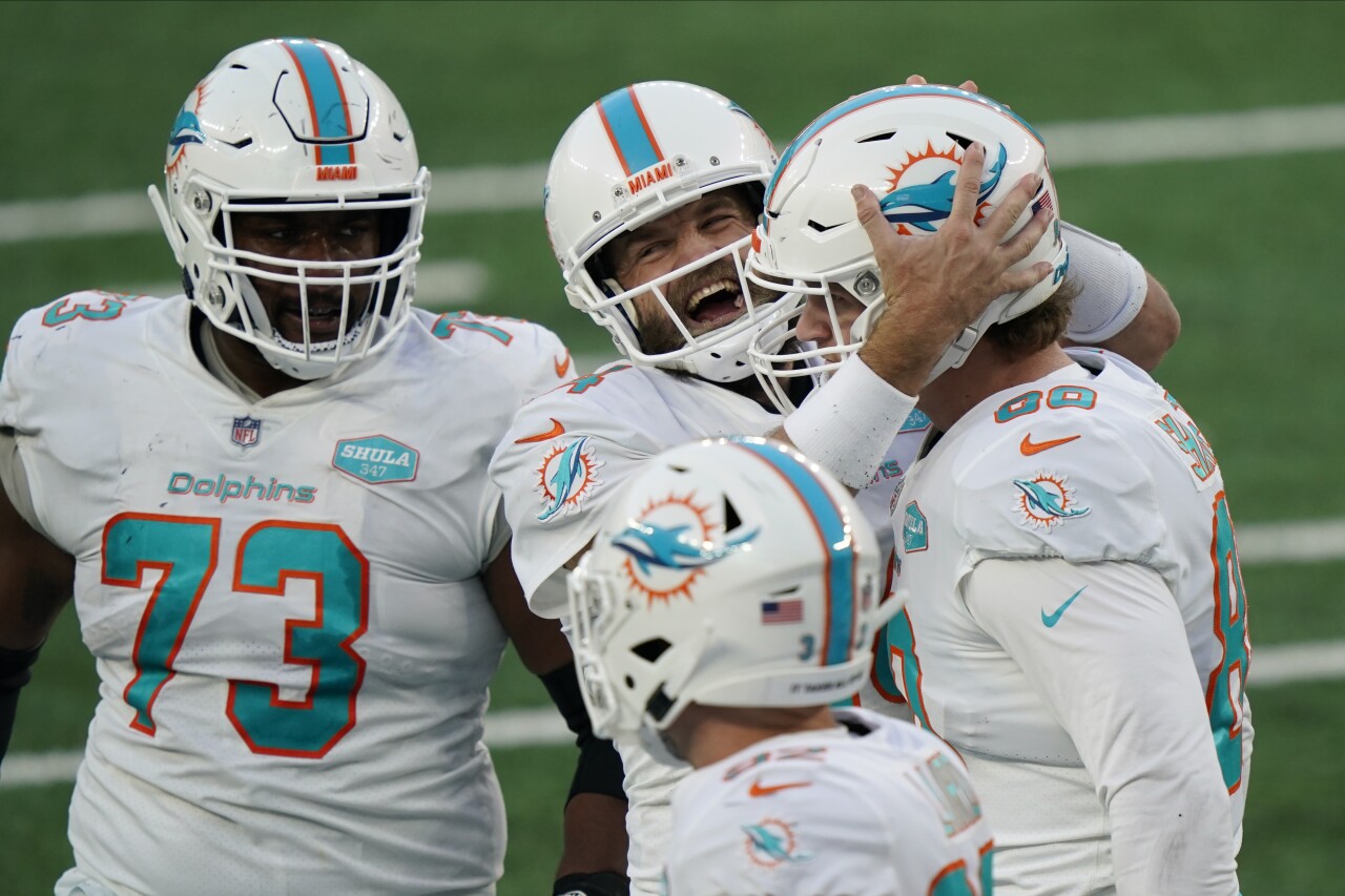 Ryan Fitzpatrick celebrates with Miami Dolphins during win vs. New York Jets in 2020