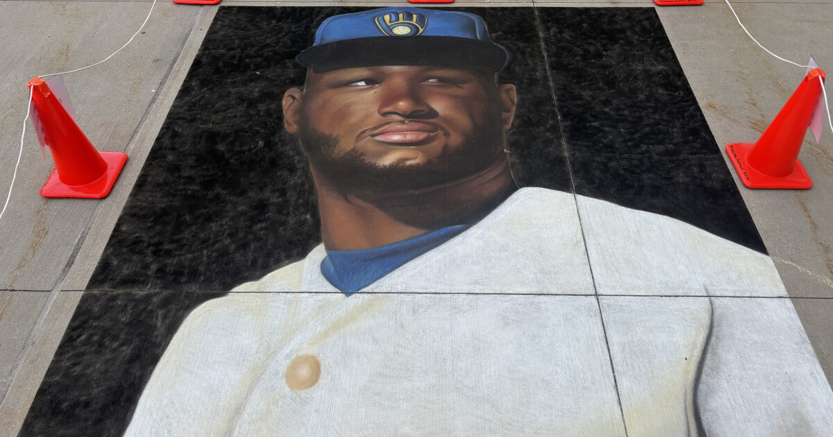 Milwaukee artist turns Brewers fever into sidewalk chalk masterpiece