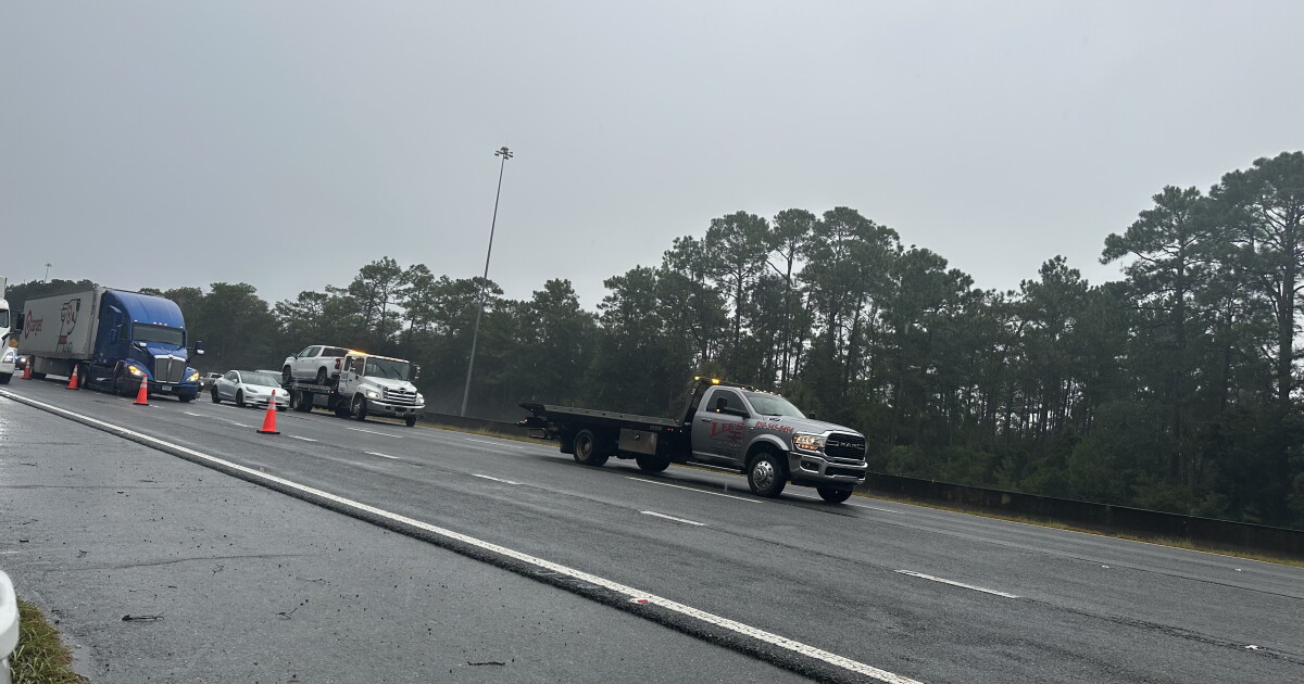 UPDATE: All lanes back open following five vehicle crash on I-10 EB
