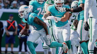 Miami Dolphins running back Ollie Gordon II, left, carries in for a touchdown in the first half of an NFL football game against the New York Jets in East Rutherford, N.J., Sunday, Oct. 25, 2026. (AP Photo/Adam Hunger)