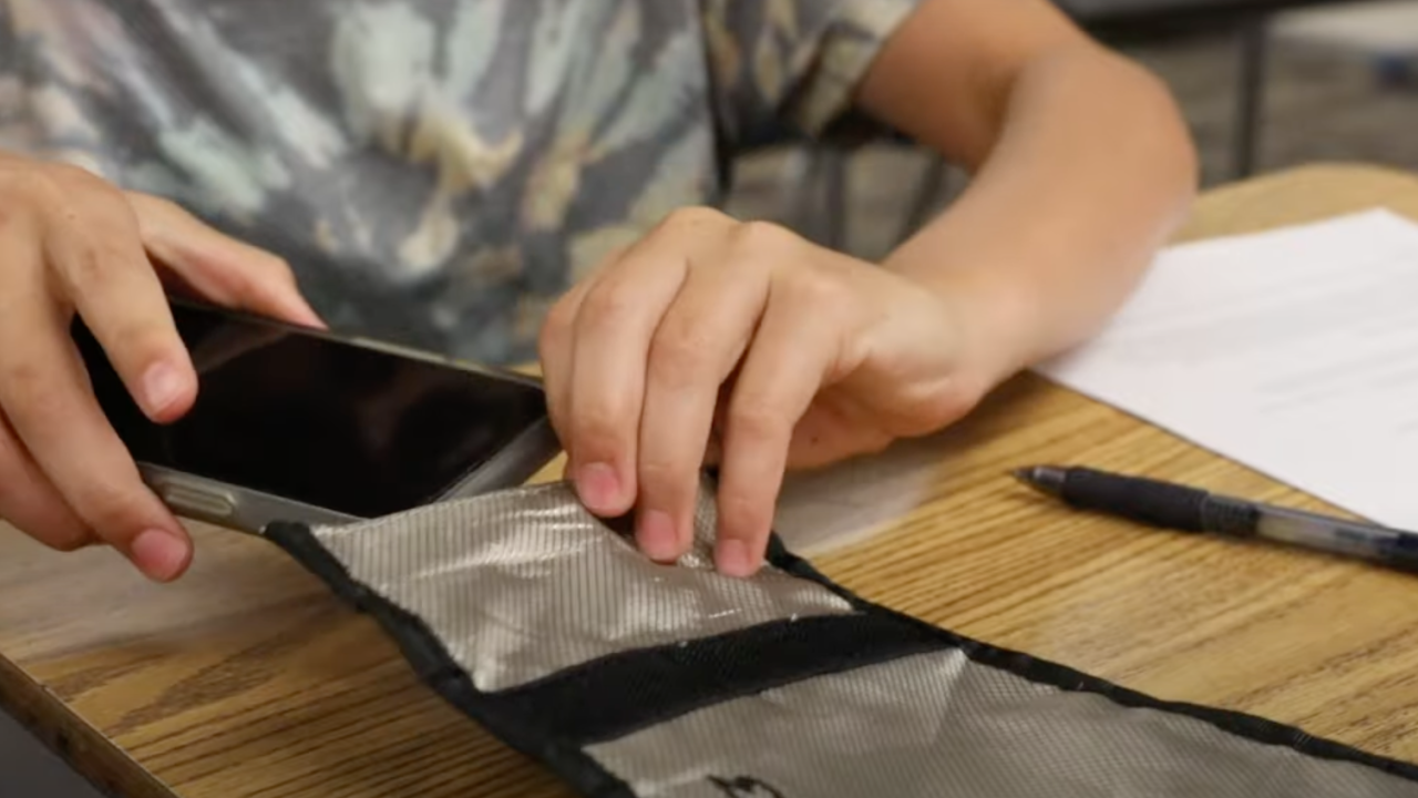 Virginia Beach allows high schoolers to use cell phones during lunch