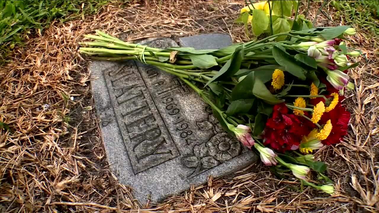 Gravesite of Karen Slattery at Boynton Beach Memorial Park