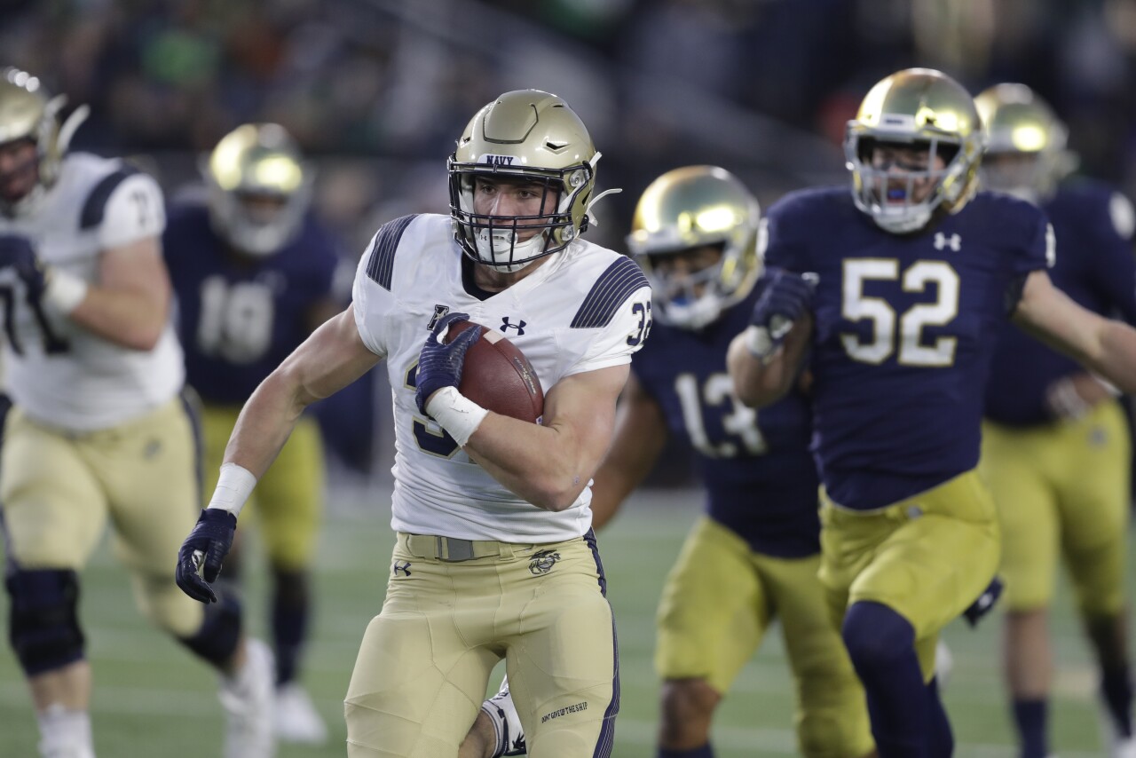 Navy Midshipmen fullback Isaac Ruoss runs vs. Notre Dame Fighting Irish