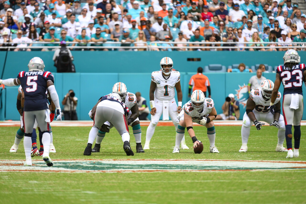 Miami Dolphins QB Tua Tagovailoa prepares to take snap vs. New England Patriots, Oct. 29, 2023