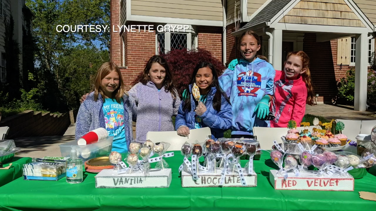 Baker Girls selling cookies.png