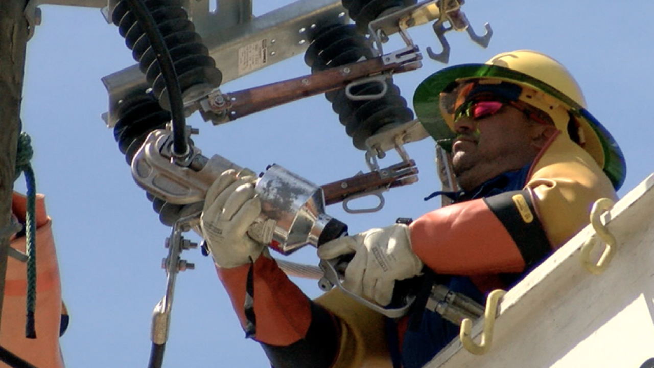 Tampa Bay Electric Companies Fast Track Fixes Ahead Of Hurricane