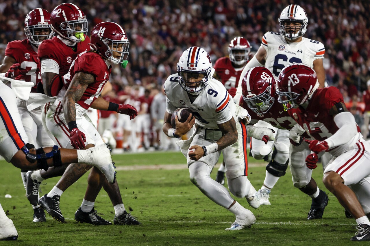 Auburn Tigers QB Robby Ashford runs for TD at Alabama Crimson Tide, Nov. 26, 2022