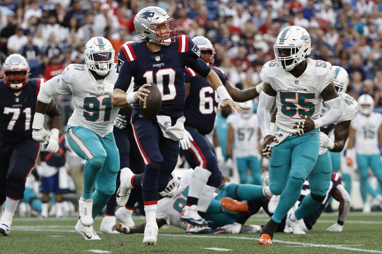 New England Patriots QB Mac Jones looks to pass vs. Miami Dolphins in 2021