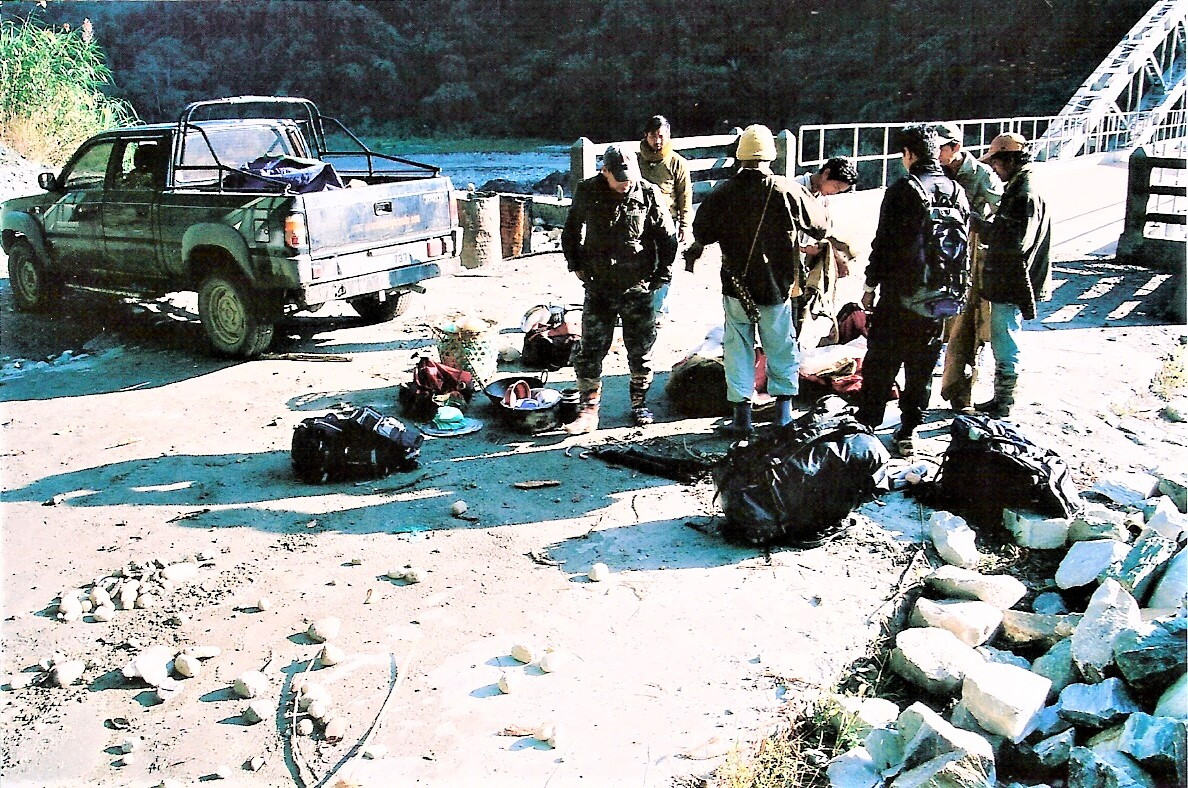 35 Sorting loads at roadhead.jpg