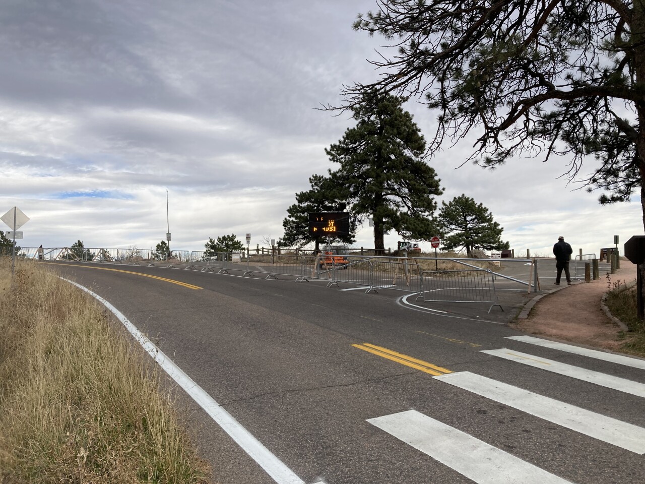 Panorama Point Trailhead Gate and night closures