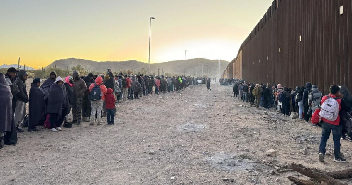 Migrants from around the world converge on remote Arizona desert - Vimarsana News