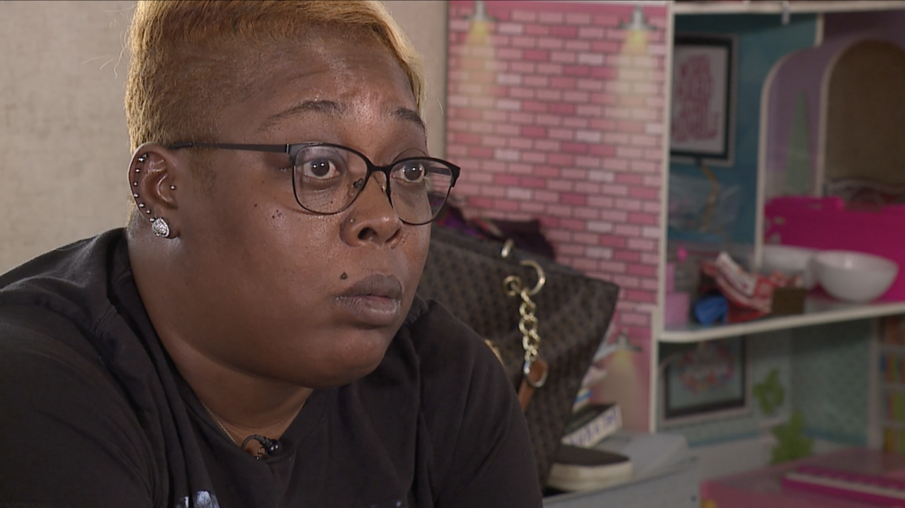 Tenisha Hawkins, victims' mother and grandmother.png