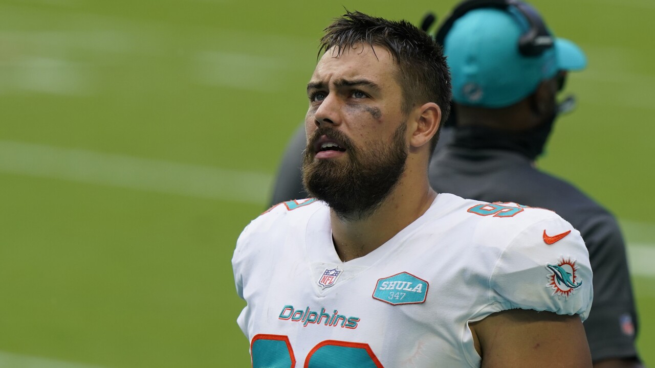 Dolphins defensive tackle to keep living in RV