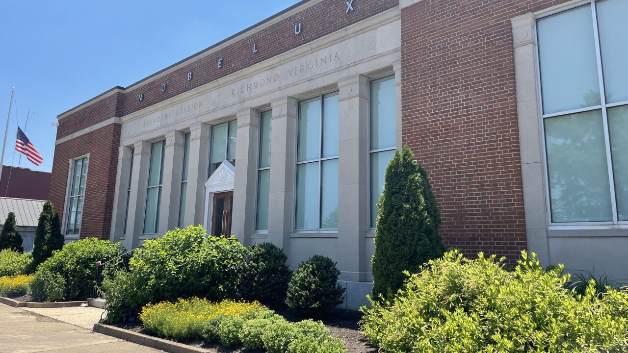 former Saunders Station post office building.jpg