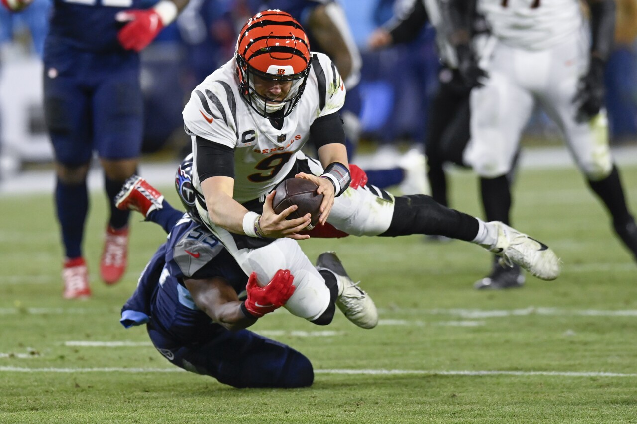 Cincinnati Bengals QB Joe Burrow leaps for first down at Tennessee Titans in AFC divisional playoff game, Jan. 22, 2022