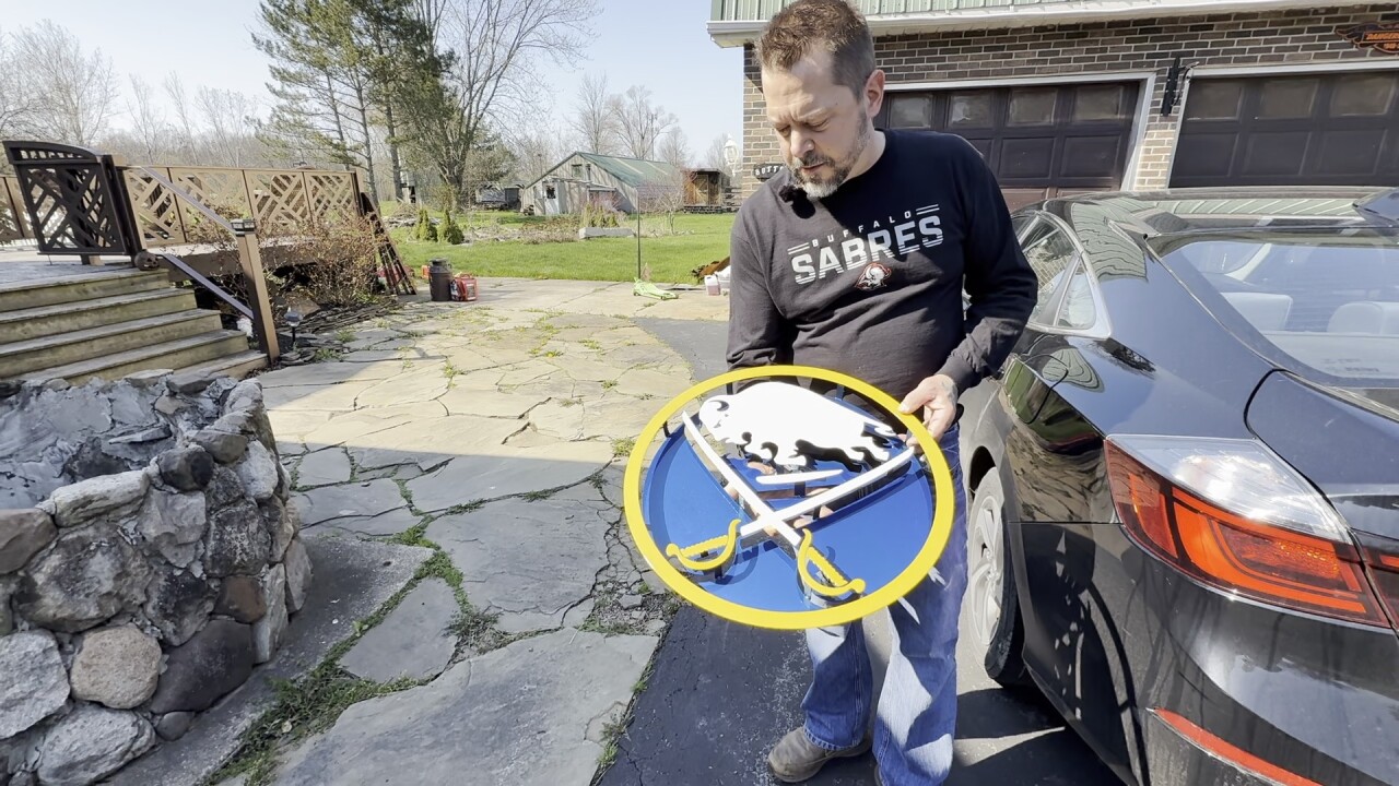 playoff puck holder’ 