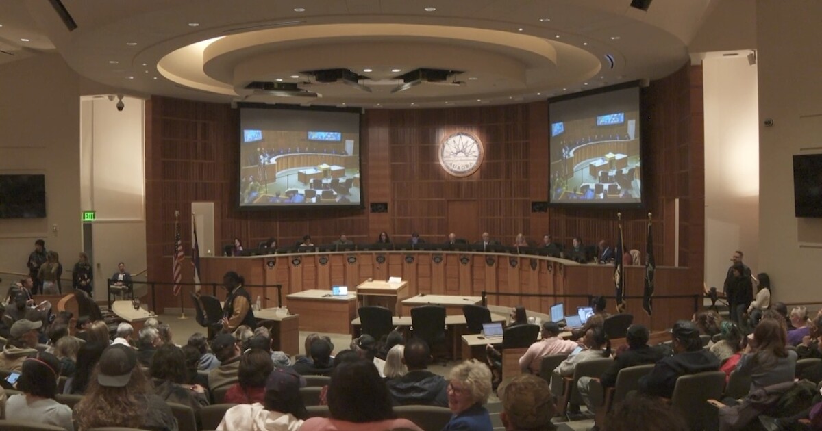 Aurora City Council opposes ICE actions in new resolution Aurora City Council opposes ICE actions in new resolution