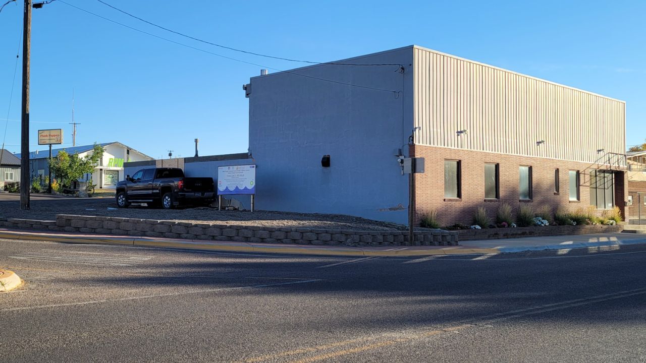 Car crashes into building in Black Eagle