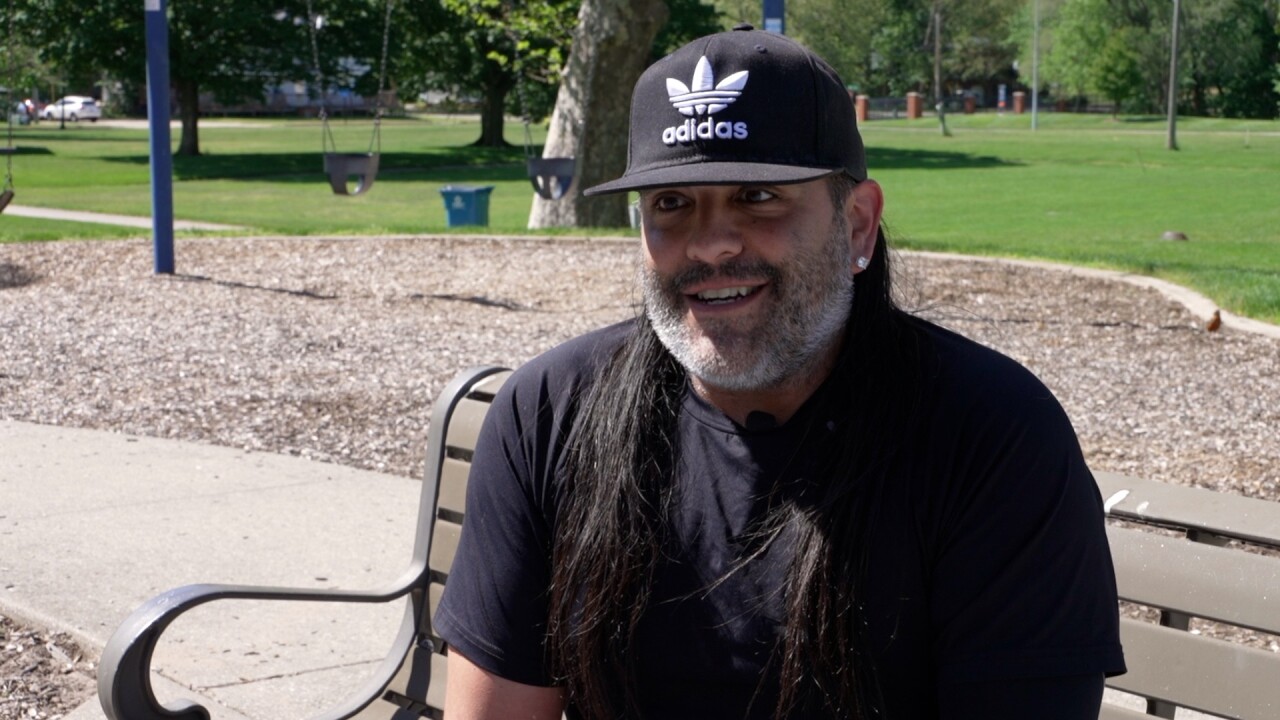 CARLOS CRUZ.jpg