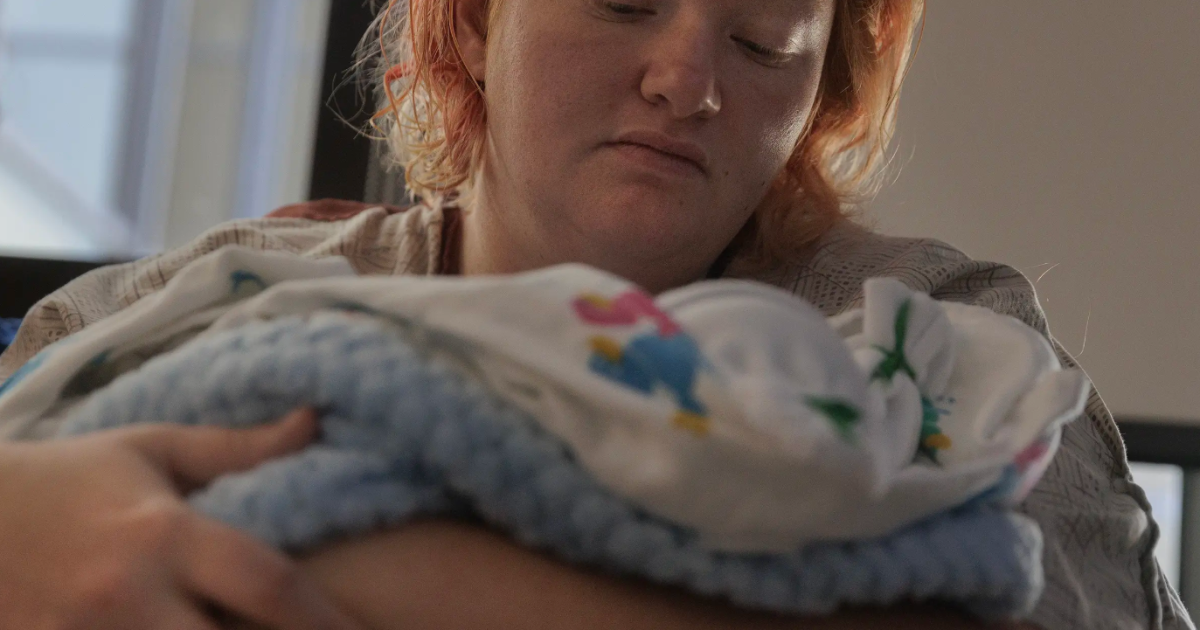 She was told her twin sons wouldn't survive. TX law made her give birth anyway - Vimarsana News