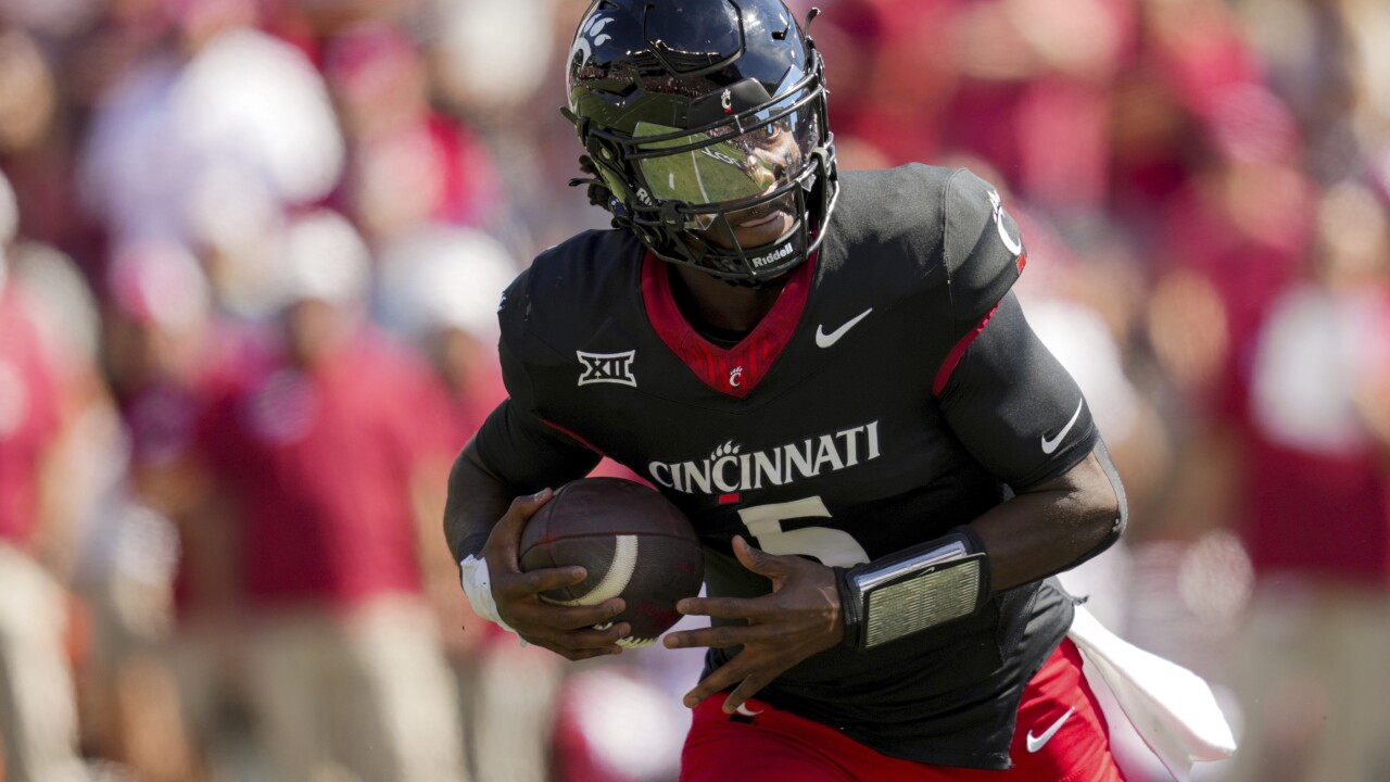 No. 16 Oklahoma beats Cincinnati 20-6 in Bearcats' Big 12 debut