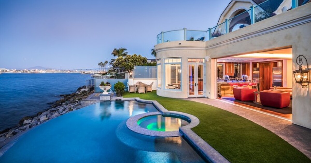 13,900,000 Coronado home features views of San Diego skyline