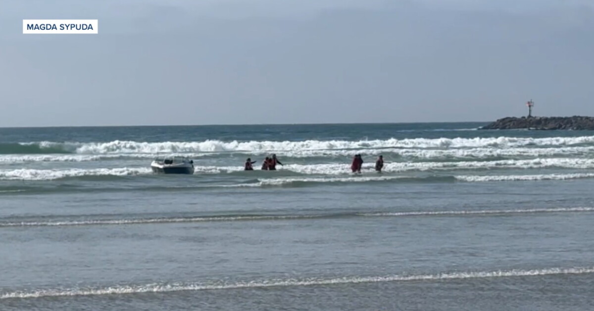 Panga boat washes ashore on Dog Beach with 6 people aboard
