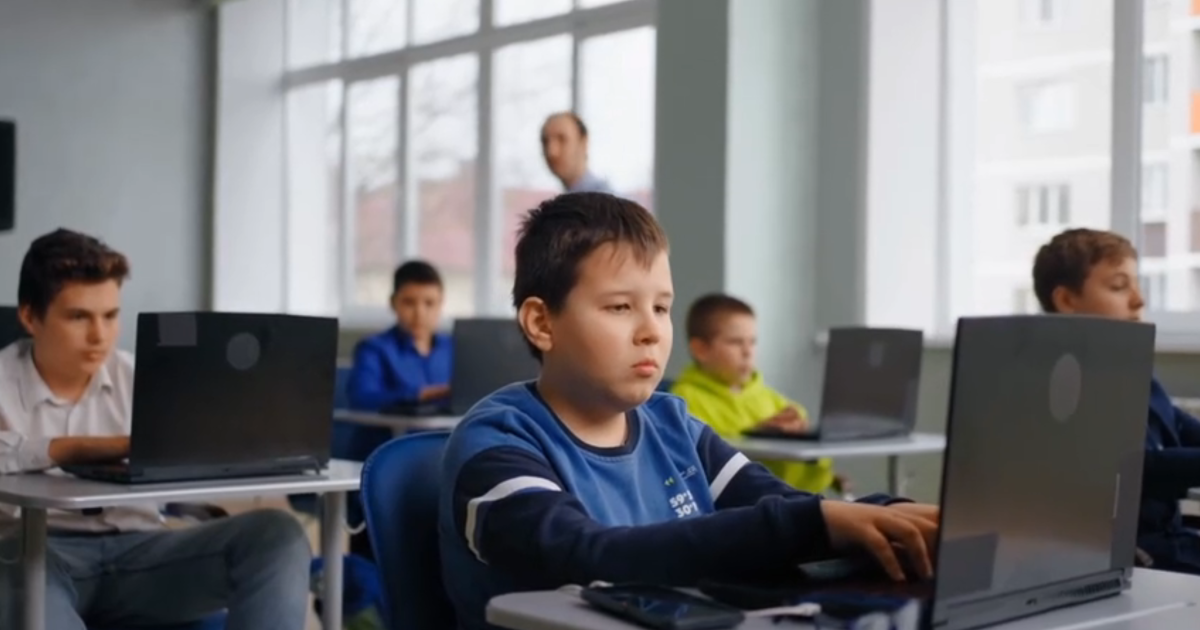 As kids head back to school, a teacher says AI literacy is key