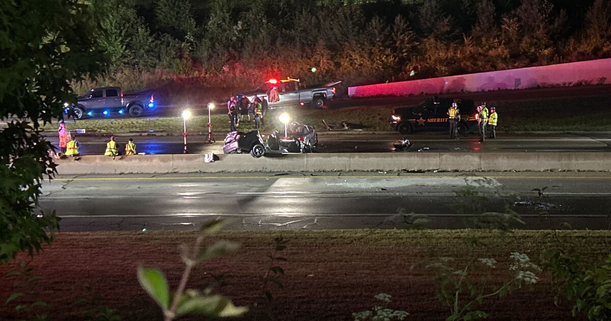 1 dead, 1 critically injured in wrong-way crash on Ronald Reagan Highway