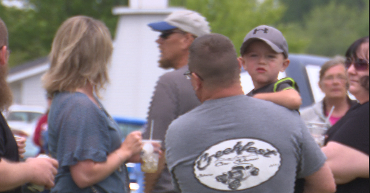 Dads celebrate Father's Day at Kewaunee car show