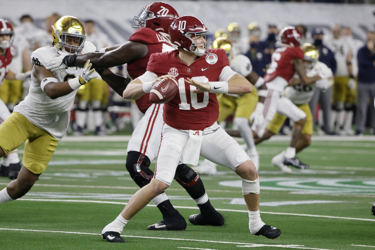 Alabama Crimson Tide QB Mac Jones vs. Notre Dame Fighting Irish in College Football Playoff semifinal at Rose Bowl