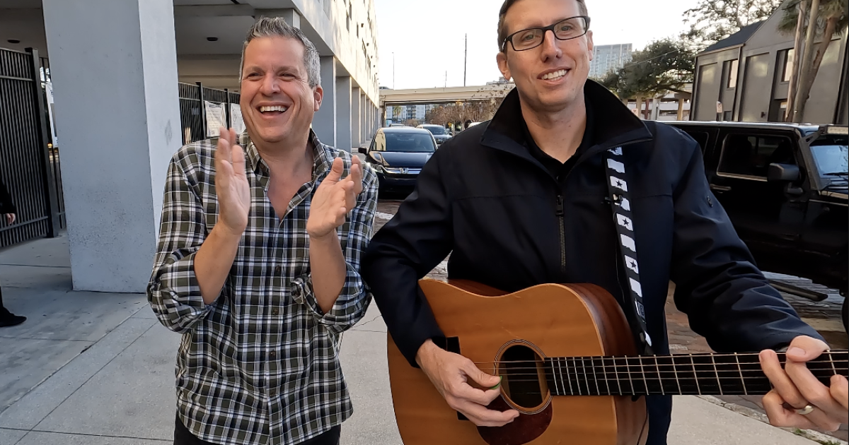 Tampa street blocked by traffic turns into acoustic-guitar concert. Local school’s principal was the hero Tampa street blocked by traffic turns into acoustic-guitar concert. Local school’s principal was the hero