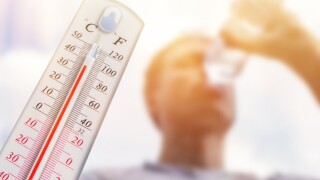 Man,Drinking,Water,In,Extreme,Heat,,Thermometer,In,Summer,Day