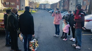 10 families in Harford County receive free Thanksgiving turkeys, pies and other donations