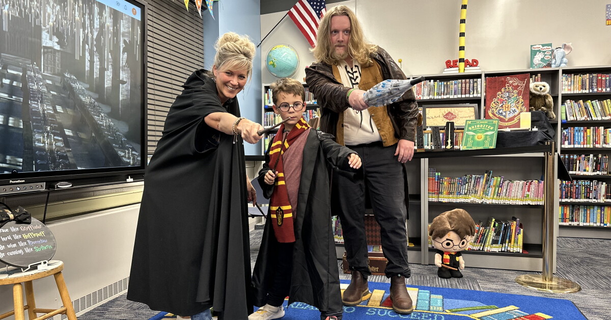 Students at Chief Joseph celebrate 25 years of Harry Potter with book giveaway - Vimarsana News