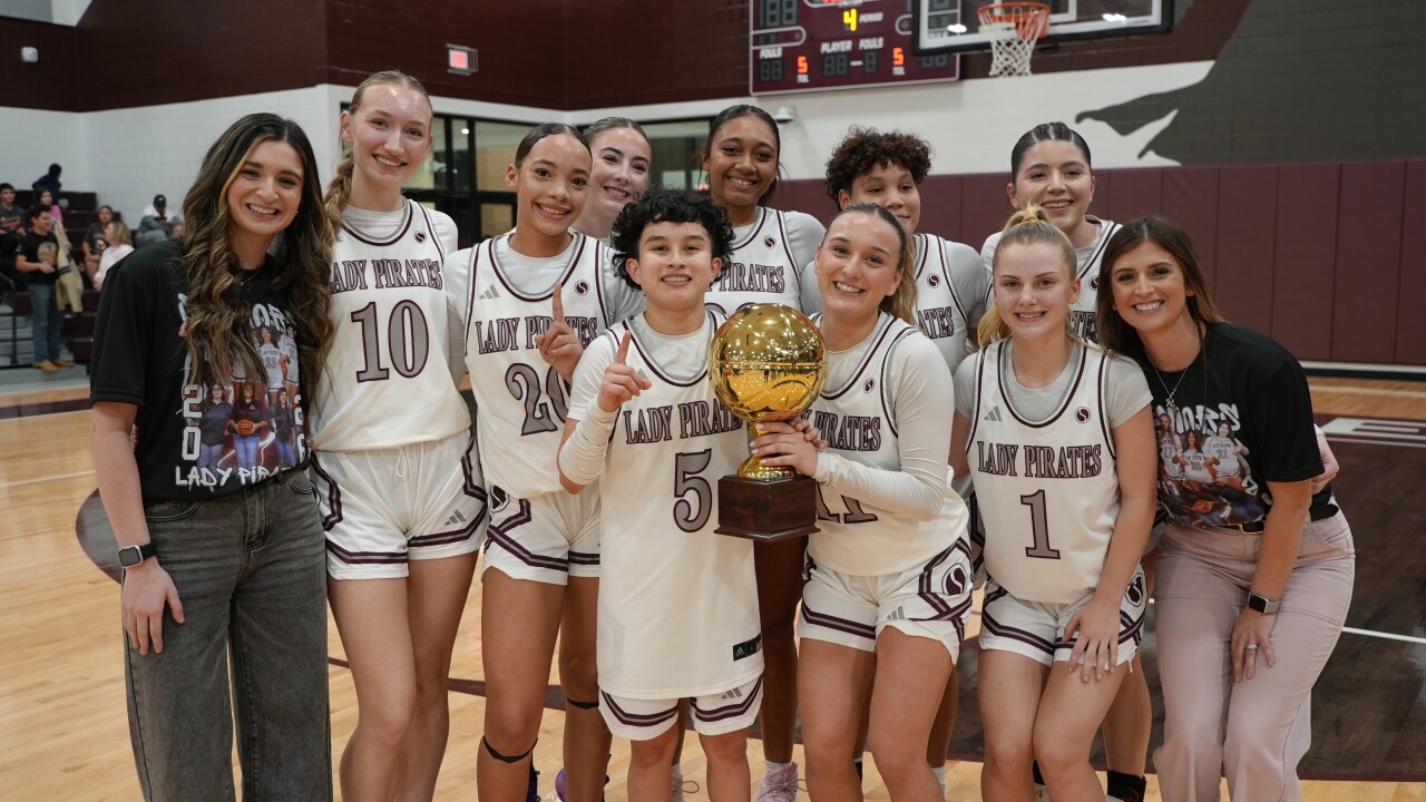 Sinton wins district championship over Beeville 47-34, McHugh's 50th win in 2 years