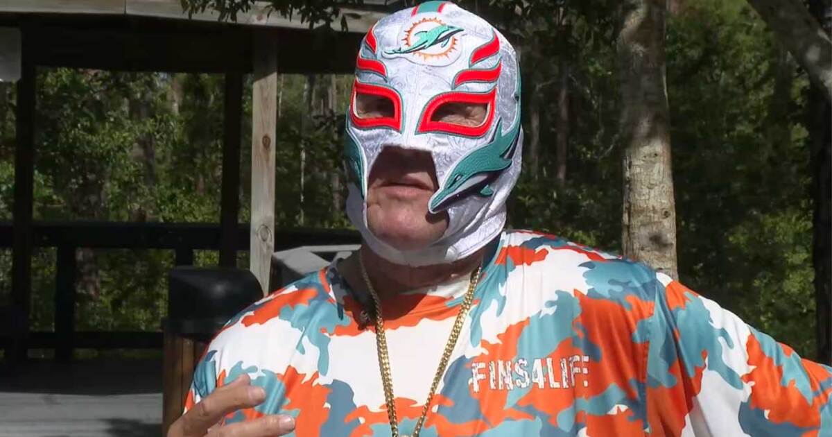 From addiction to 'FinSassin': How Miami Dolphins fandom helped save one fan's life