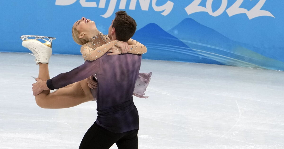 ROC extends lead in figure skating team event after pairs' free skate