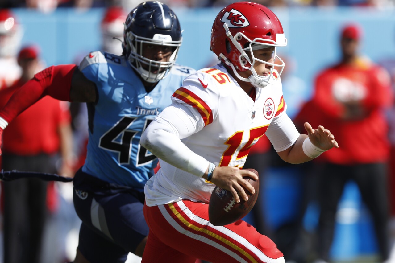 Kansas City Chiefs QB Patrick Mahomes scrambles from Tennessee Titans linebacker Bud Dupree, Oct. 24, 2021