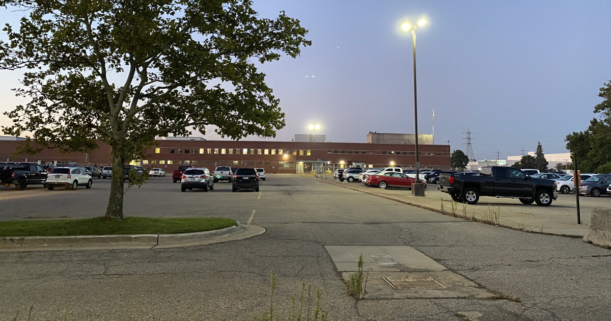 'They're treating this like a war': UAW expands strike, workers walk out - Vimarsana News