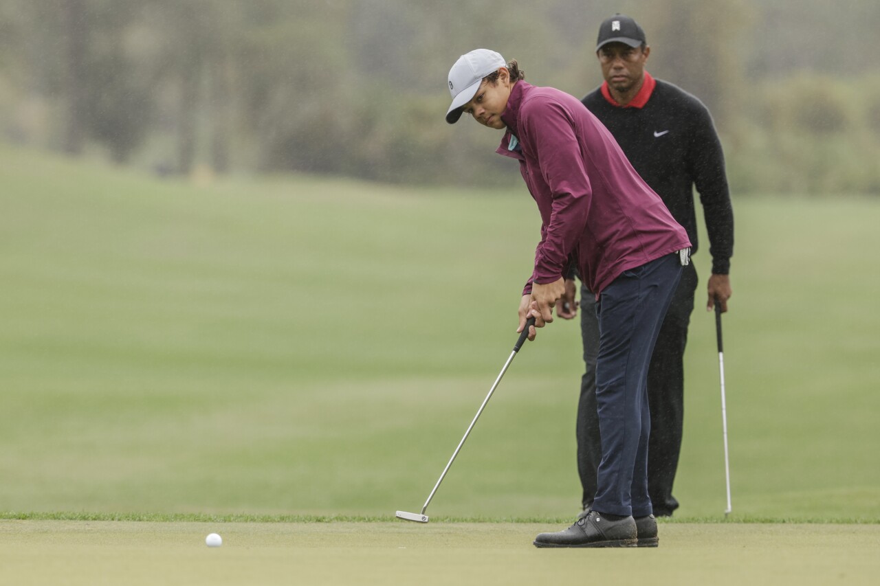 Tiger Woods watches son Charlie putt during final round of PNC Championship, Dec. 17, 2023