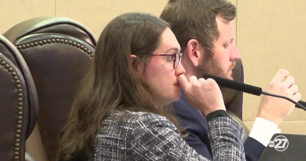 Tallahassee city commissioners approve $8.9M police contract, reject road extension request