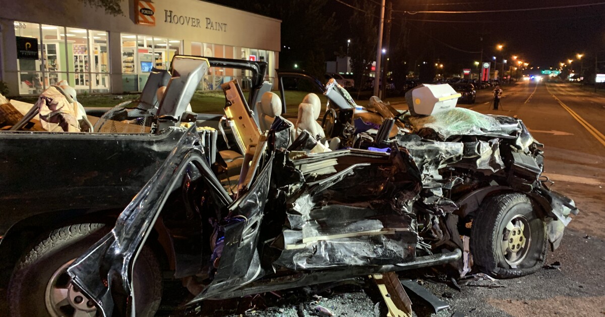 Murfreesboro crash leaves two injured, one in custody