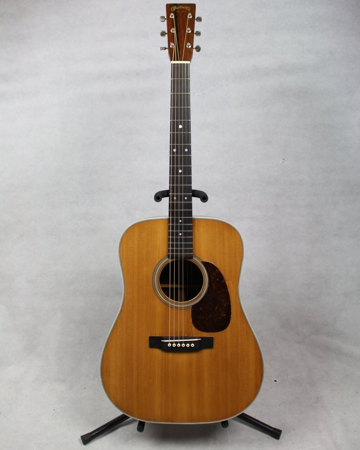 1947 Martin D-28 acoustic guitar.jpg